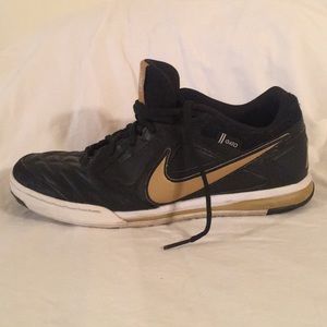 Nike Men’s Gato Black leather soccer shoes